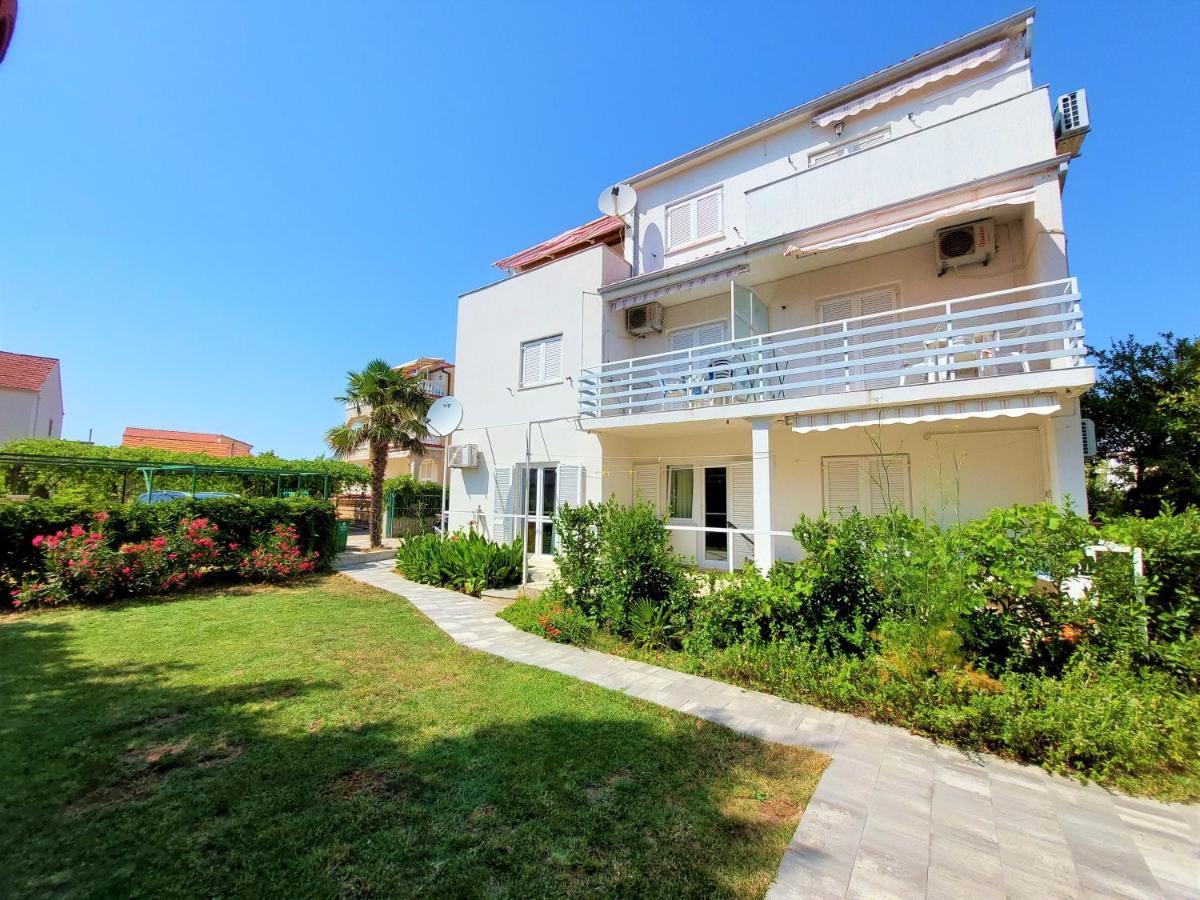 Apartments Neva & Neva Beach House Срима Экстерьер фото